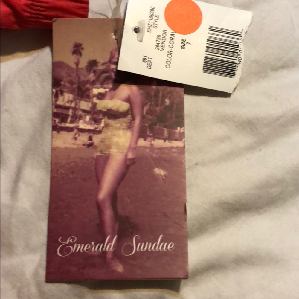 Emerald Sundae Coral Keyhole Dress - Picture 5 of 5